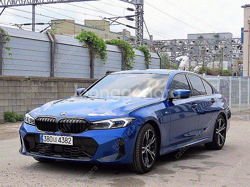 BMW 3시리즈 중고 BMW 중고 BMW 3시리즈 중고차 할부가능 2023년식 2,488km 320i M 스포츠 자...--3